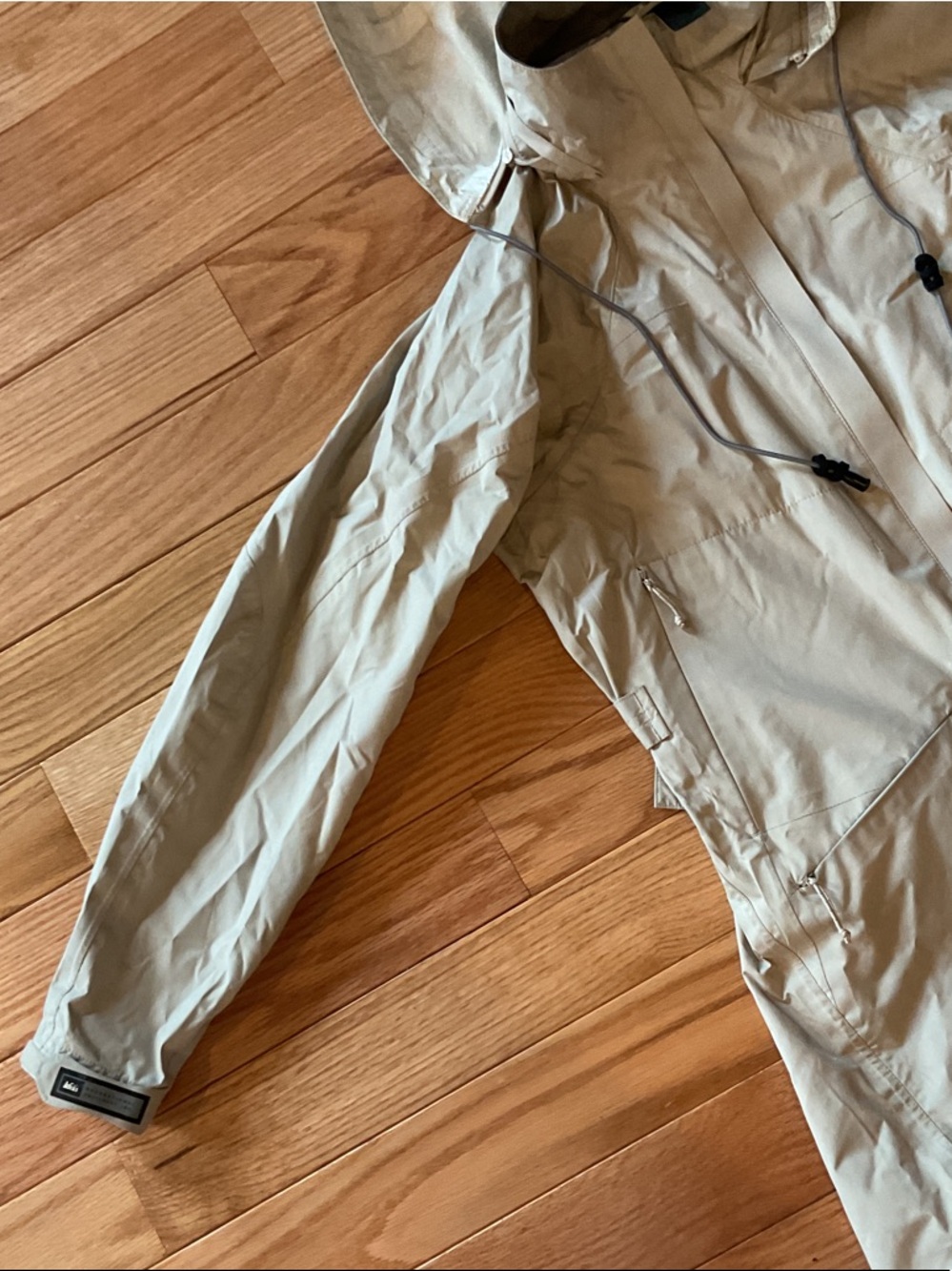 REI Women’s Lightweight stowaway Hood Raincoat Cream trench NWOT XS zip pockets - Picture 7 of 13